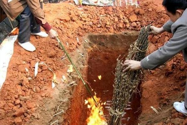 今年坟地可以动土吗(今年坟地可以动土吗视频) 今年坟地可以动土吗(今年坟地可以动土吗视频)