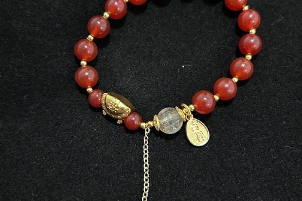 属龙2025年戴什么好 2025年属龙全年运势指南吉祥饰品佩戴推荐