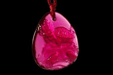 属鸡的2025年戴什么好 属鸡的2025年戴什么好呢