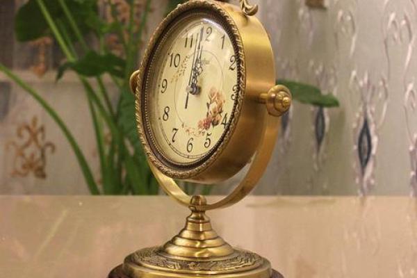 家居风水时钟摆放