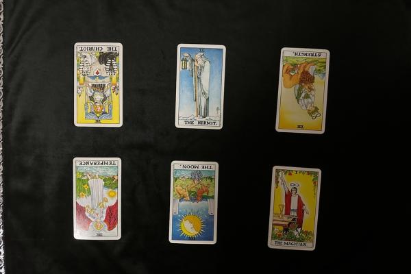 爱情测试：伴侣足够坦诚吗？塔罗揭秘Ta是否有事隐瞒你