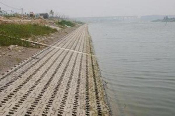 探秘路岩石45度八字，揭秘其独特特点和魅力所在