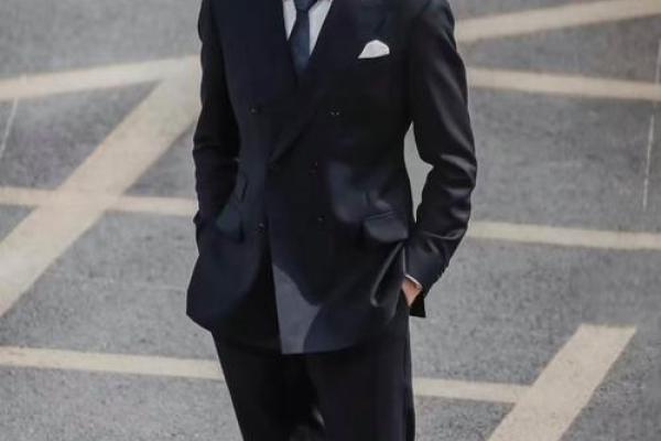 哪个星座的男生适合穿西装