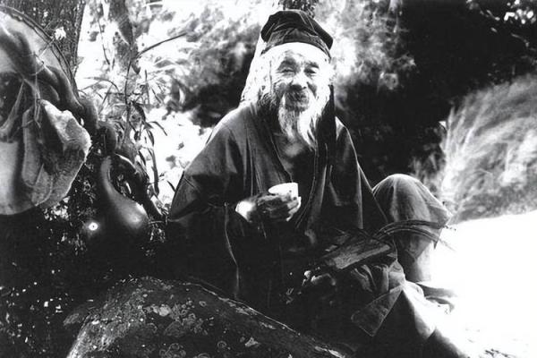 大师摸骨算命搞笑视频 大师摸骨算命搞笑视频