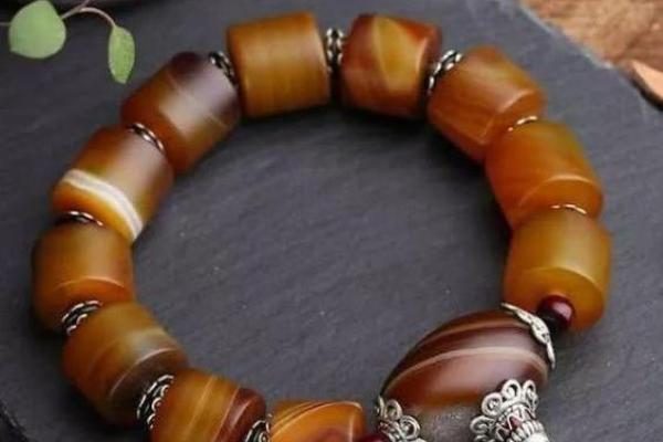 心理测试：4款手链，选一个，测试下半年你会遇到哪方面的贵人？