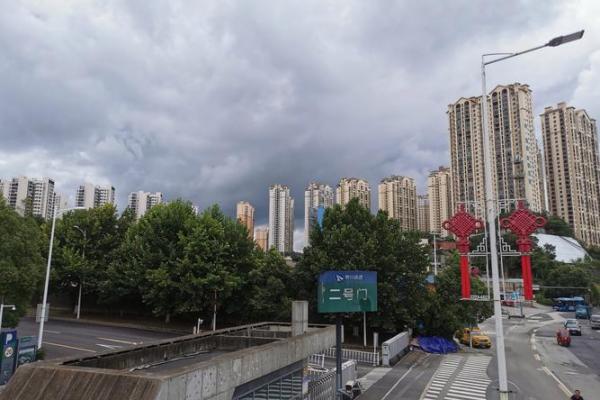 人行天桥旁的房子风水