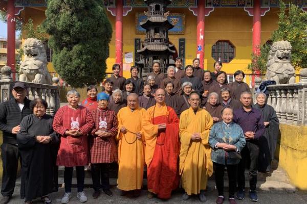 拉萨哪些寺庙可以算命看病 拉萨哪些寺庙可以算命看病