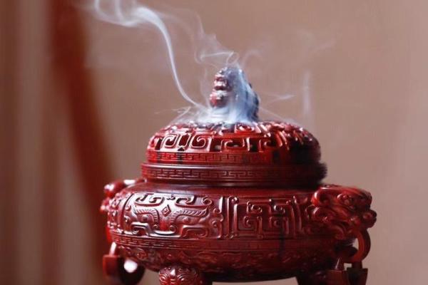 八字压香炉底，让香气环绕四方！
