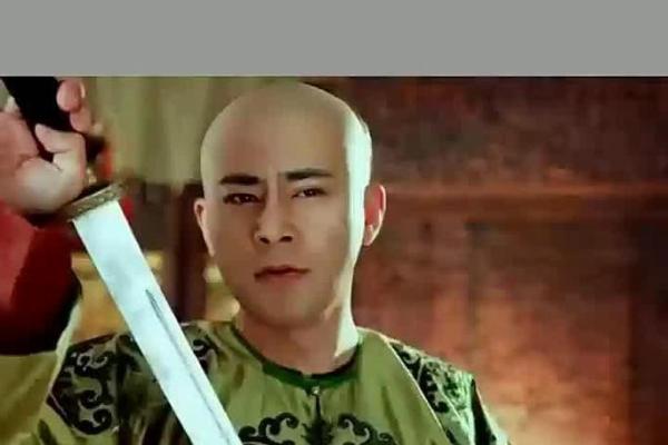 康熙帝拿出弘历的生辰八字，相士看后：是女必为娼，是男必为皇