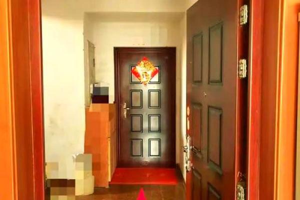 大门对着房子角风水好吗