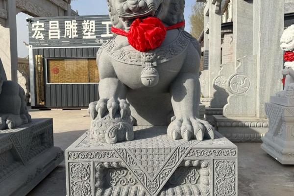 摆放狮子在大门风水起到招财作用