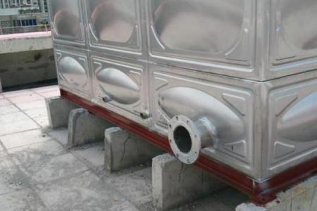 房子楼顶上有水相的风水