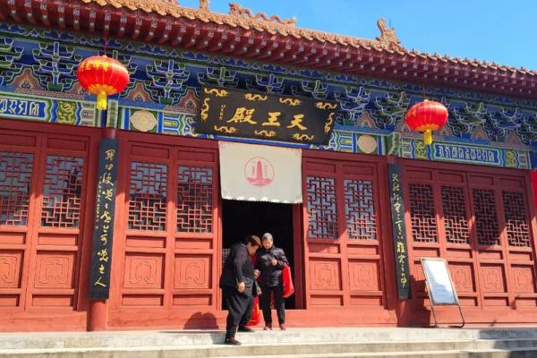 郑州寺庙外面有算命的么