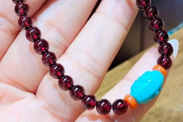 风水石榴寓意石榴石象征意义 风水石榴寓意石榴石象征意义