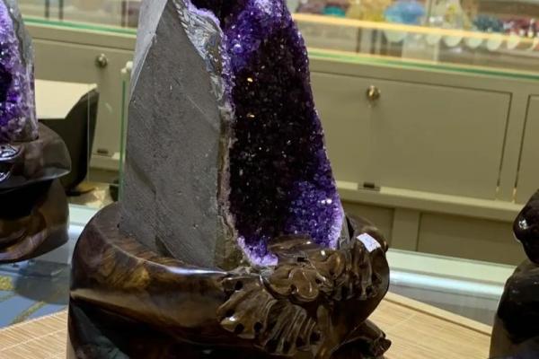 水晶的风水作用与功效紫水晶对学业有帮助吗 水晶的风水作用与功效紫水晶对学业有帮助吗