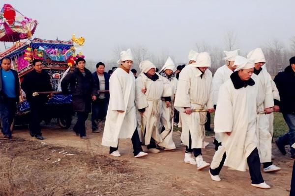 八字带孝服怎么破解,算八字戴孝