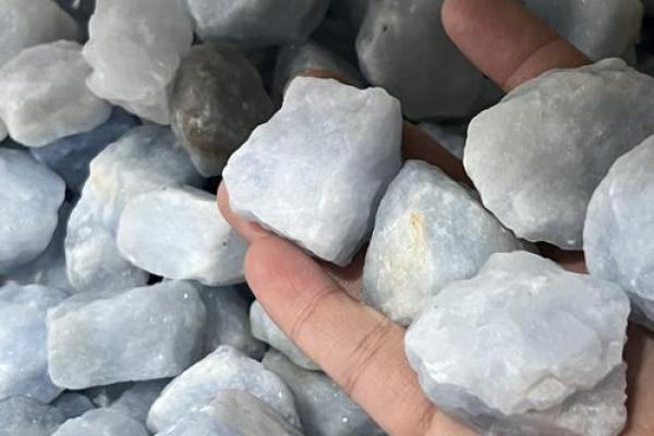 水晶风水_水晶碎石原石放家里好吗