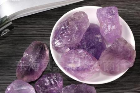 水晶风水_水晶碎石原石放家里好吗