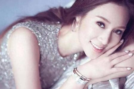 为了女儿进豪门她拼了！改八字、迁祖坟，徐子淇的豪门生活怎样？