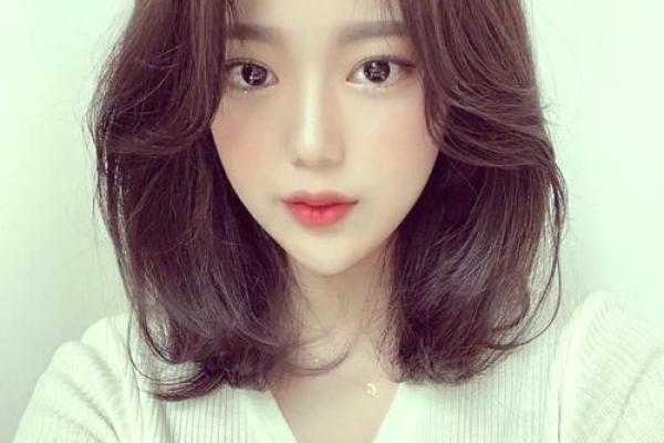 八字刘海锁骨发