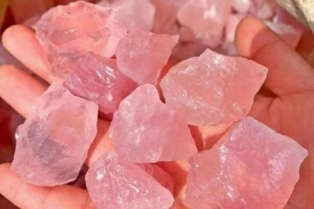 粉色水晶的风水作用增强爱情运势